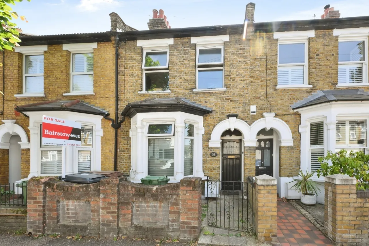 3 bed property for sale — Victoria Road, Walthamstow, E17