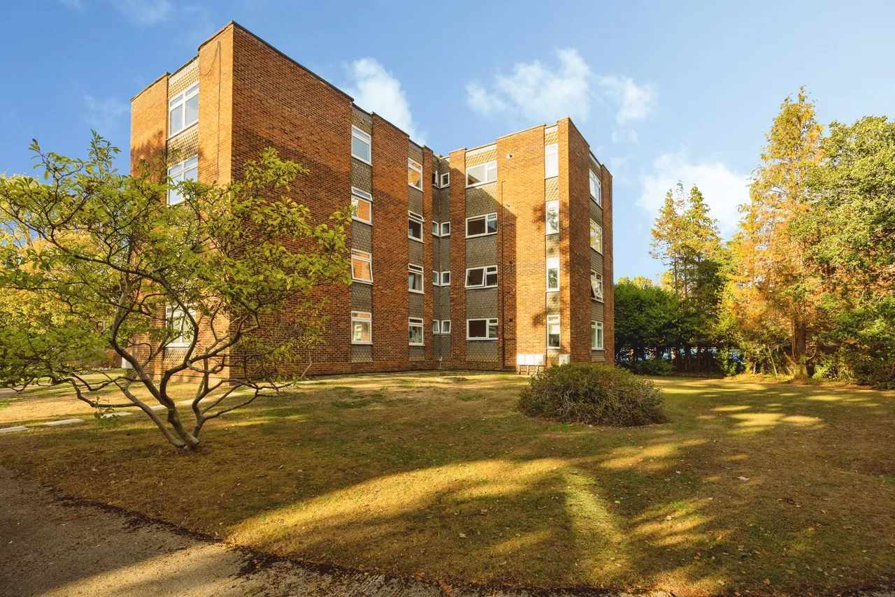 2 bed flat for sale, Church Road, Frimley, GU16