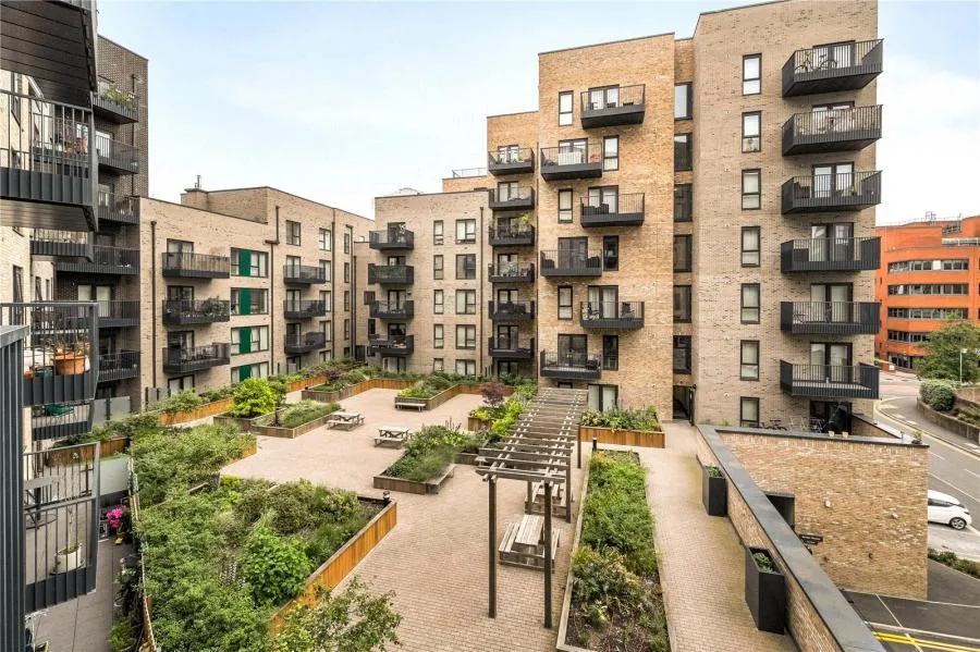 2 bed flat for sale, Market Street, Bracknell, RG12