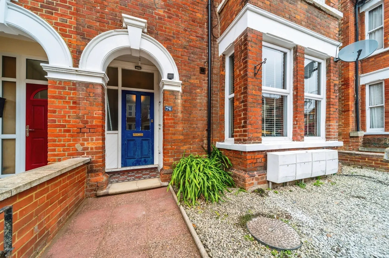 1 bed flat for sale — Goldington Avenue, BEDFORD