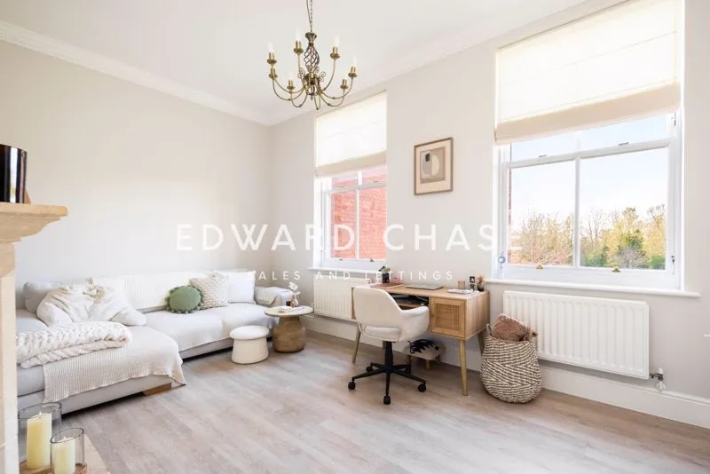 Hampstead Avenue, Repton Park, IG8, photo 4