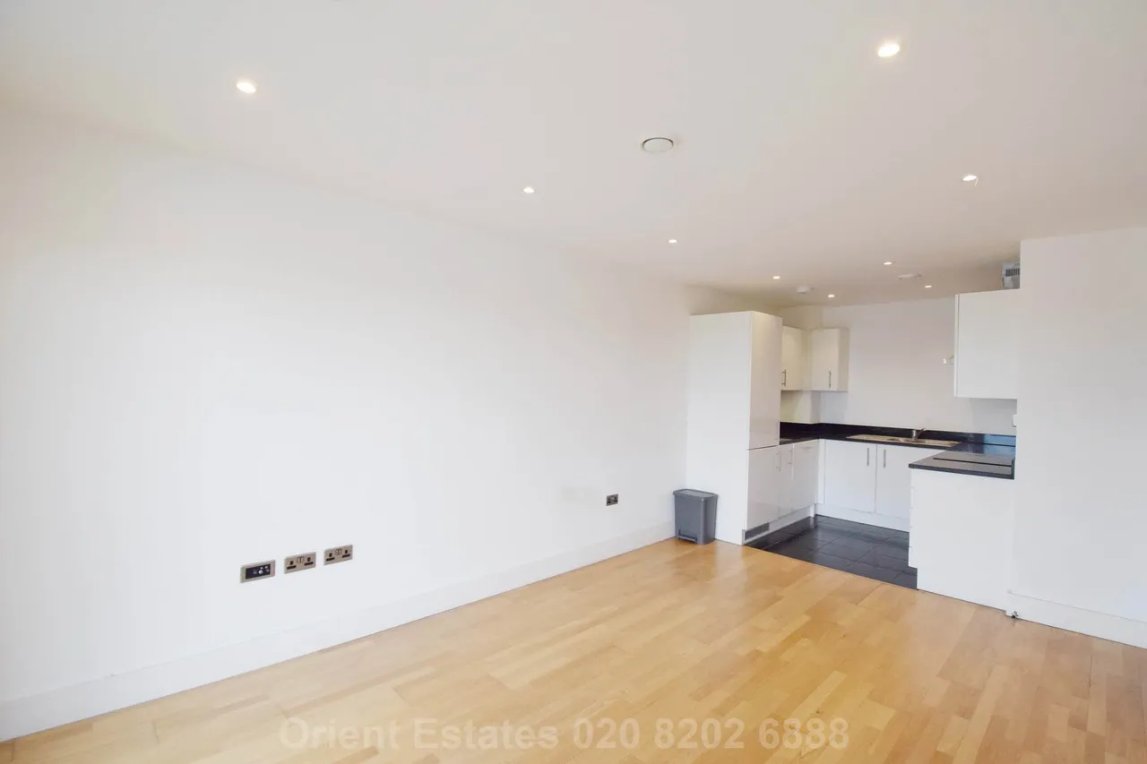 2 bed flat for sale, Pinner Road, Harrow, HA1