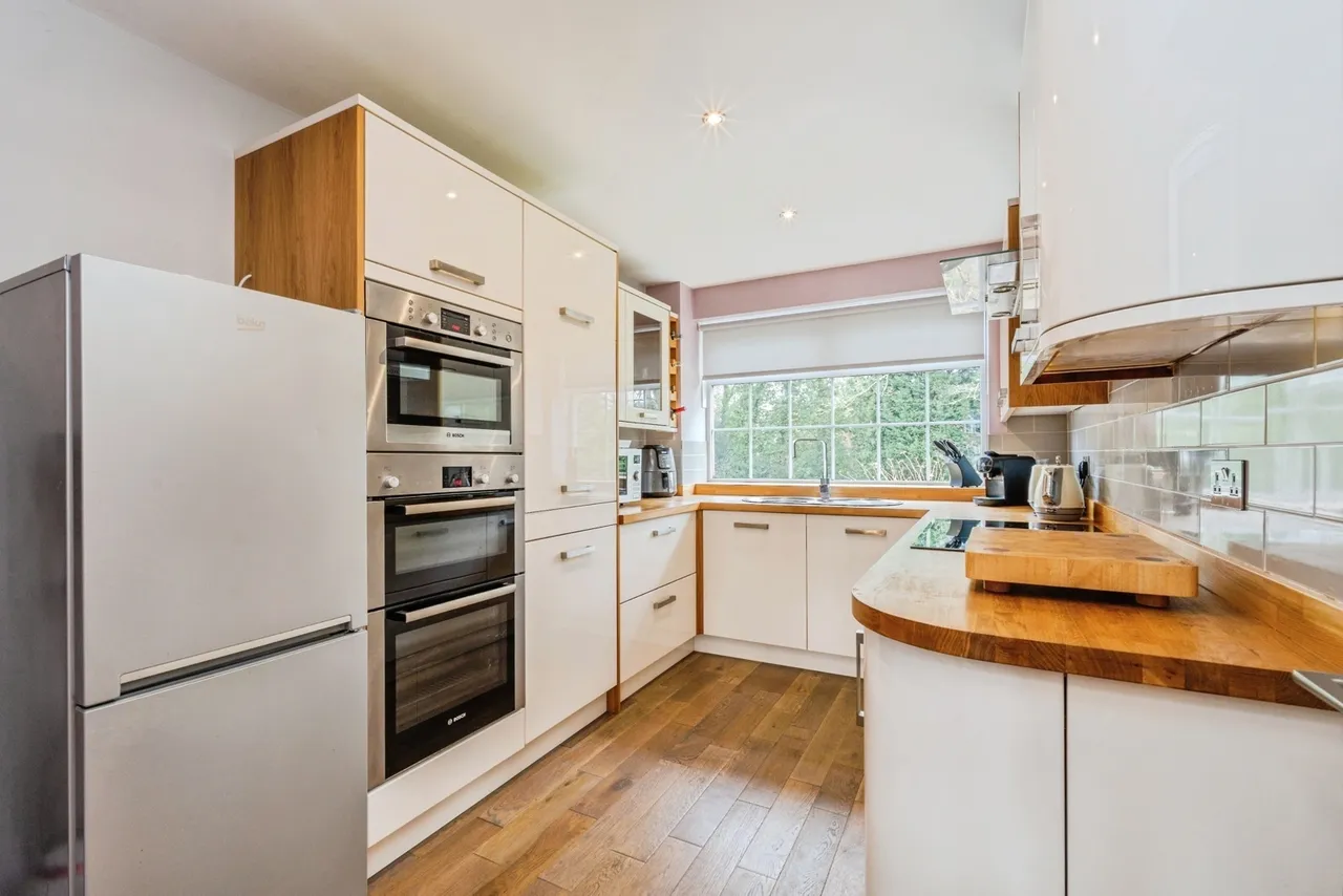 Lynton Court, Lynton Lane, Alderley Edge, Cheshire, SK9, photo 4