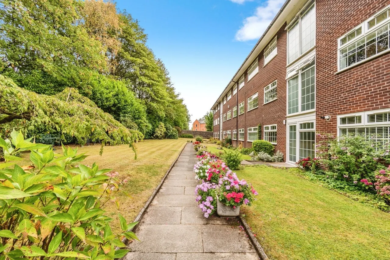 Lynton Court, Lynton Lane, Alderley Edge, Cheshire, SK9, photo 6