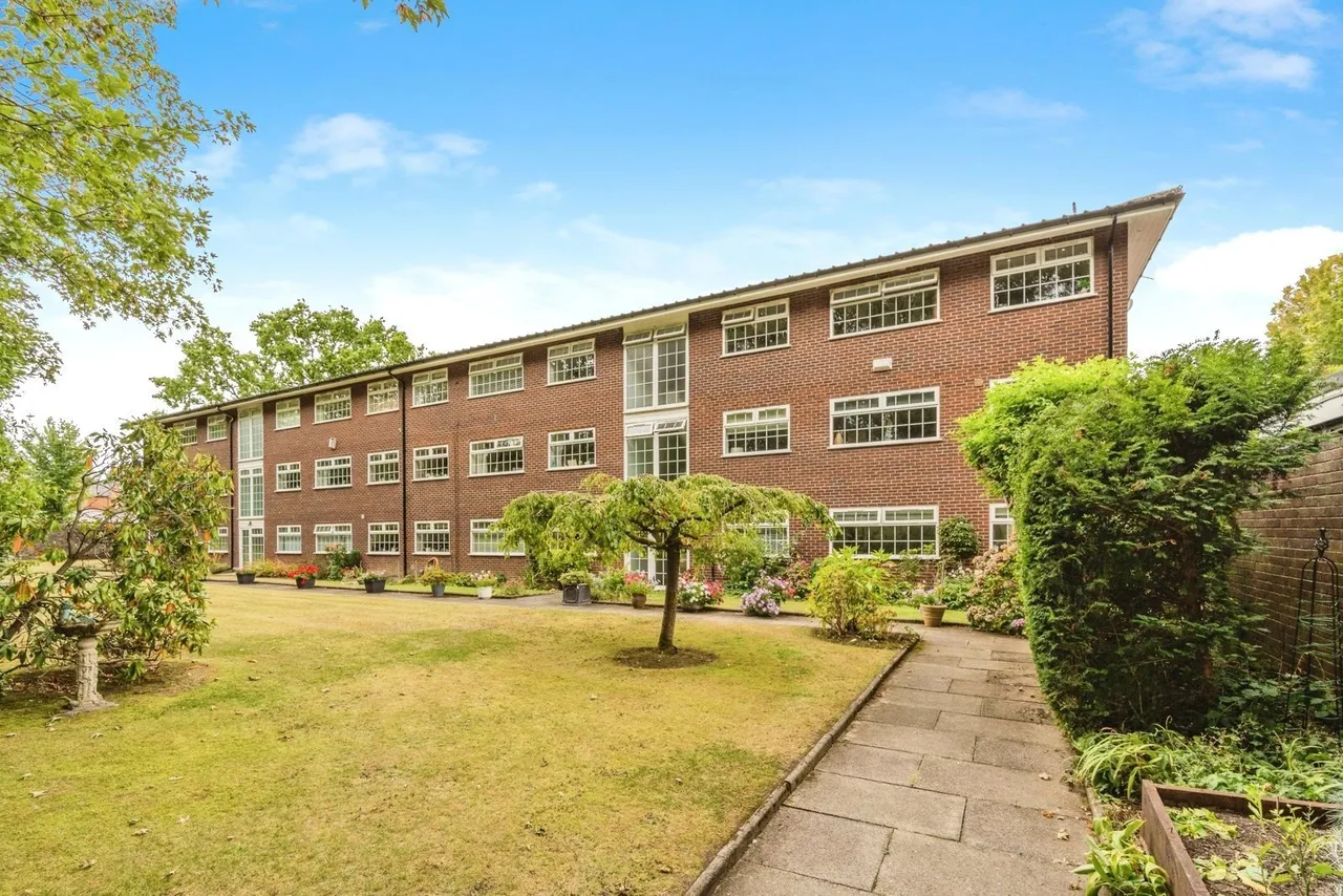 Lynton Court, Lynton Lane, Alderley Edge, Cheshire, SK9, photo 19
