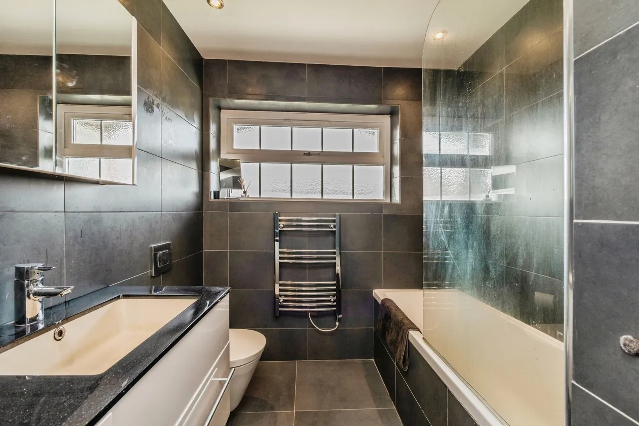 Lynton Court, Lynton Lane, Alderley Edge, Cheshire, SK9, photo 8