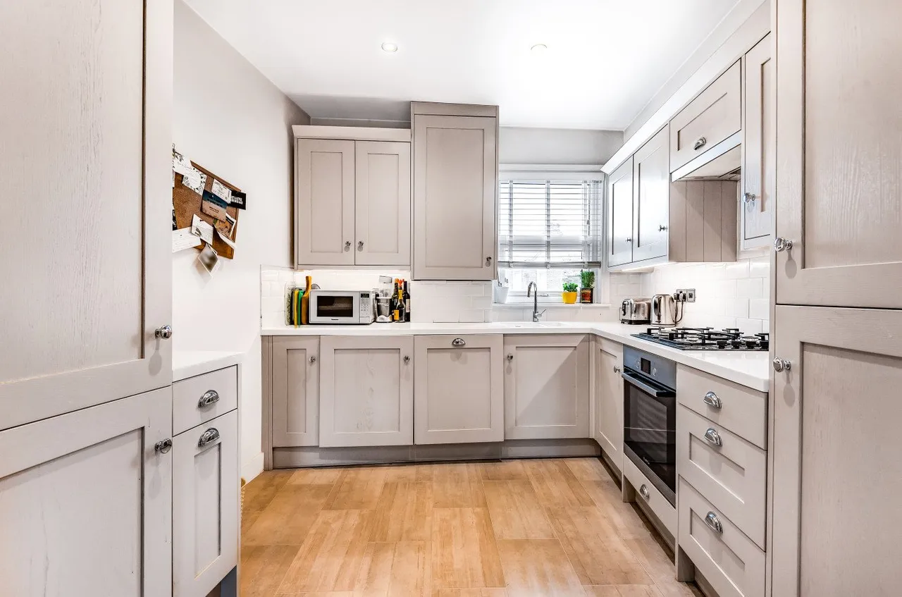 Garratt Lane, Earlsfield, SW17, photo 2