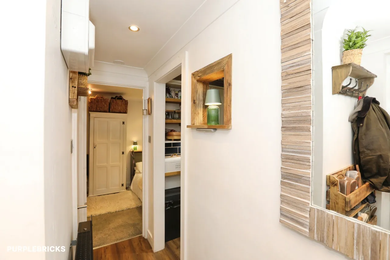 Alders View Drive, East Grinstead, RH19, photo 13