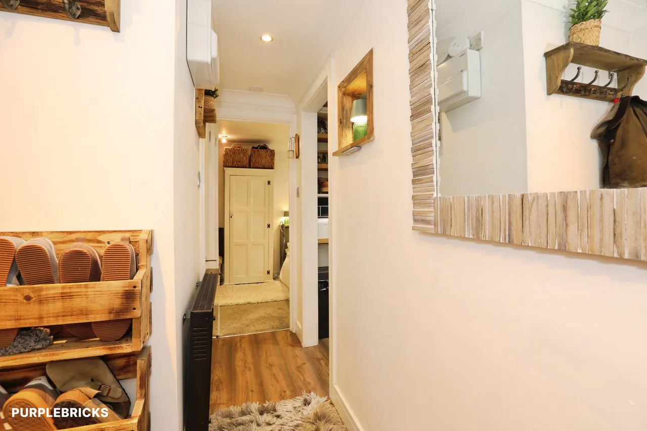 Alders View Drive, East Grinstead, RH19, photo 8