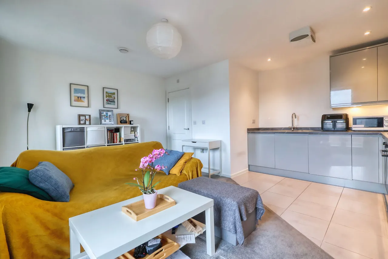1 bed flat for sale, Warbler Way, High Wycombe, HP12