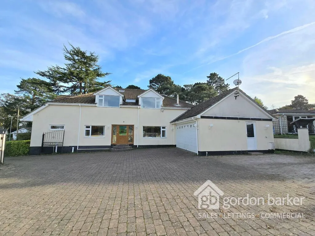 Woodside Close, Ferndown, BH22 9LG, photo 2