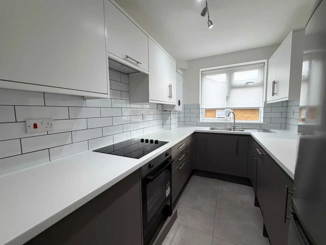 2 bed property to rent, Savona Court, The Downs