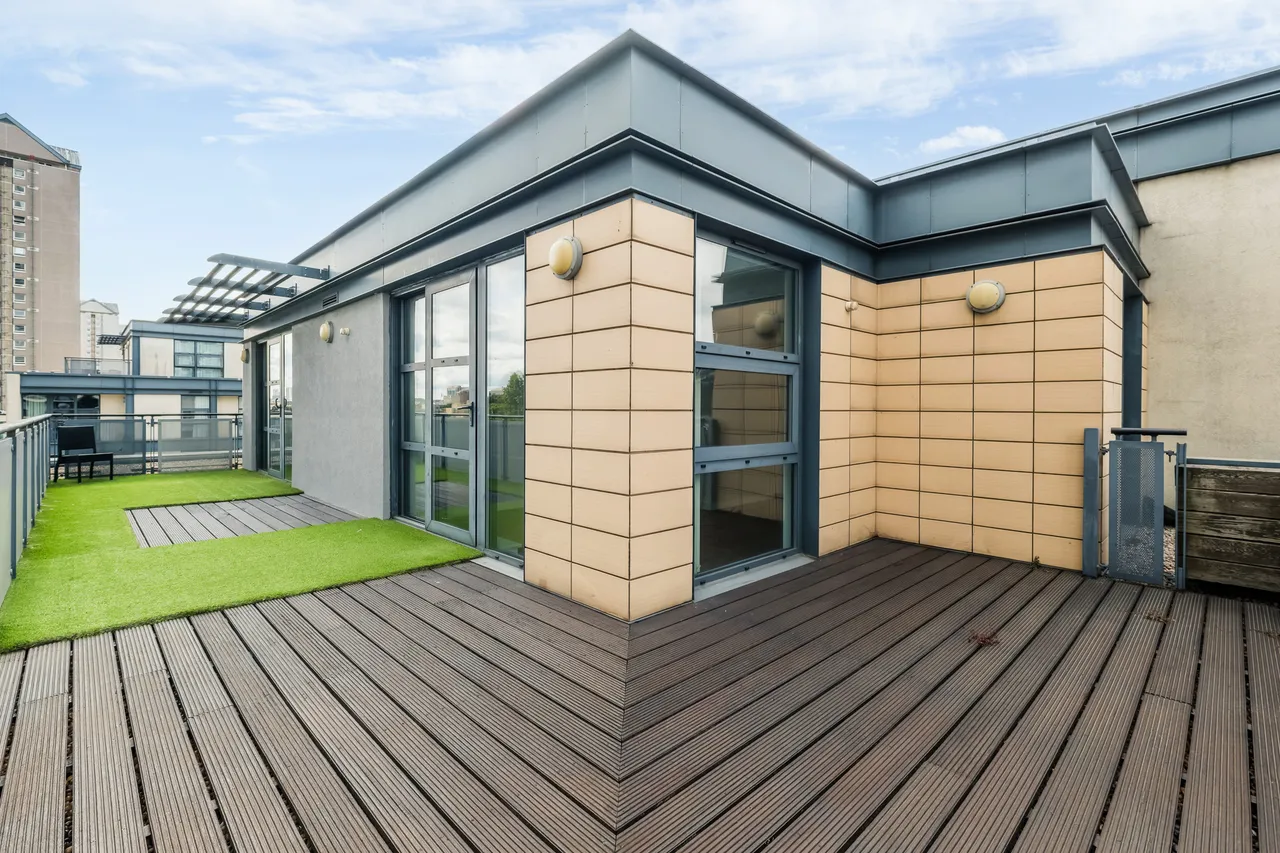 2 bed flat for sale — Manilla Street, London, E14