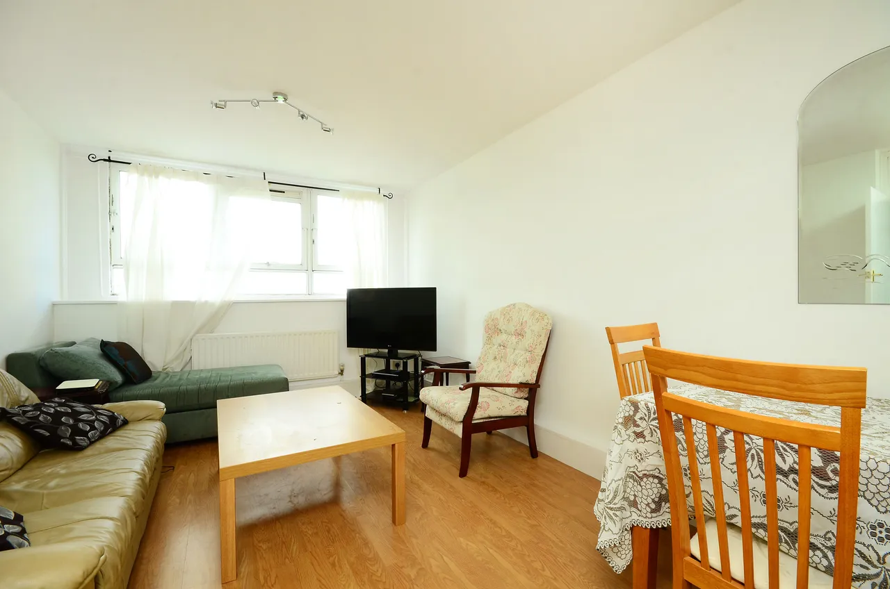 2 bed flat for sale — 105 Keevil Drive, London