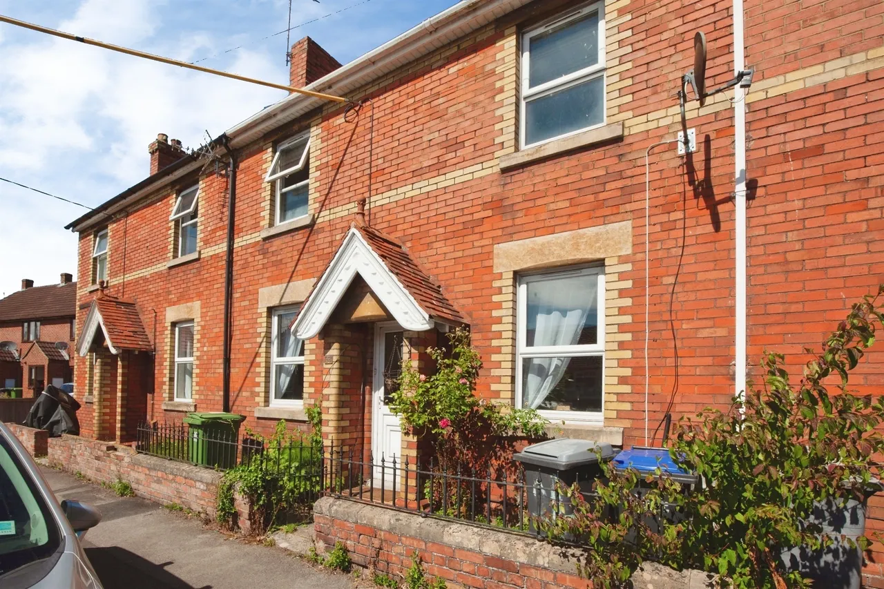 3 bed house for sale — Dursley Road, Trowbridge