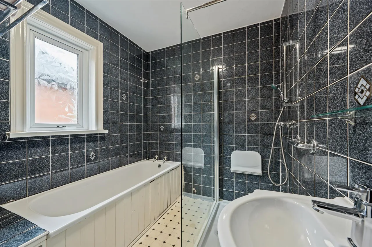 Upper Newtownards Road, Belfast, BT4, photo 31