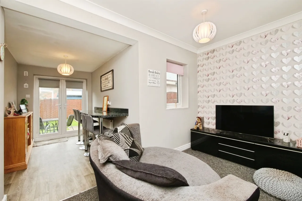3 bed house for sale — York Road, Strensall, York