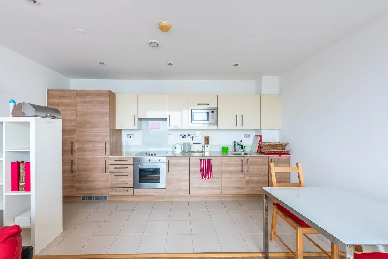 Flat 170, 3 Cornell Square, London, photo 3