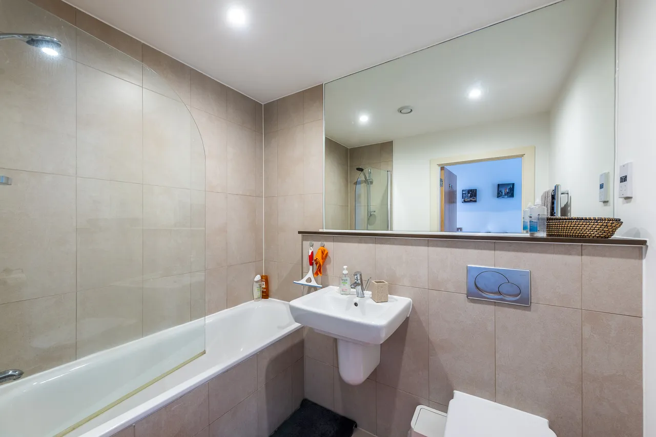Flat 170, 3 Cornell Square, London, photo 9