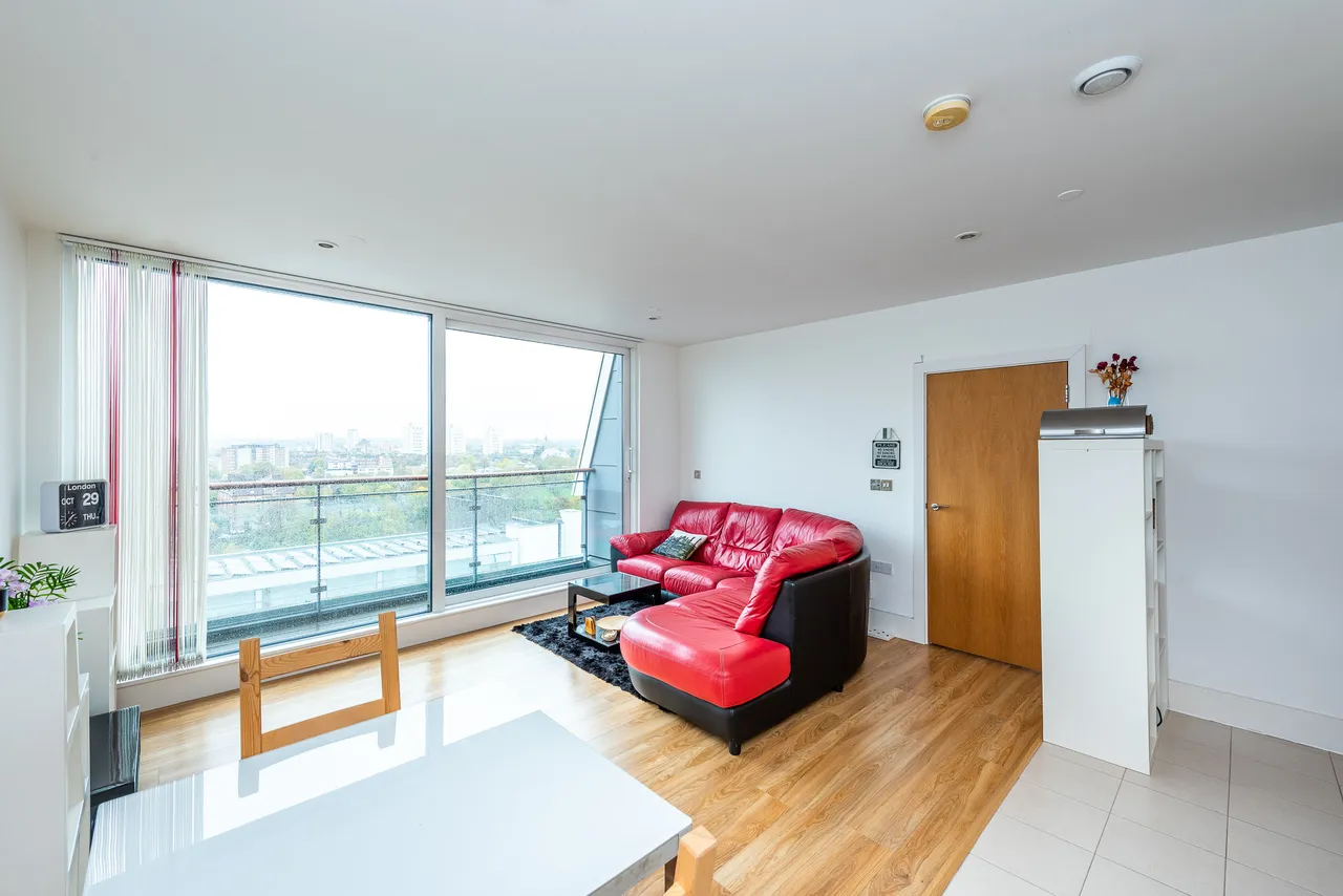 Flat 170, 3 Cornell Square, London, photo 5