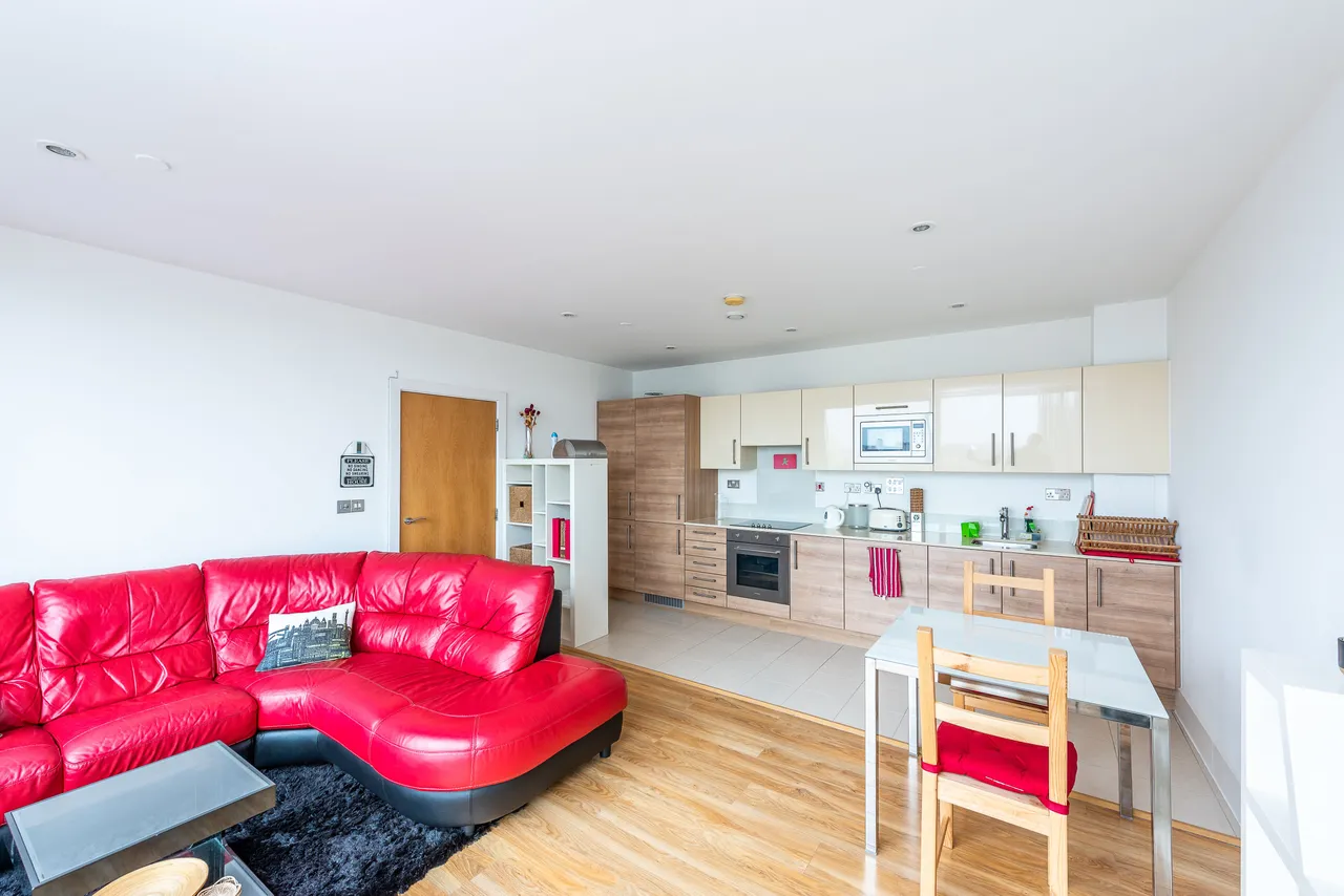 Flat 170, 3 Cornell Square, London, photo 4