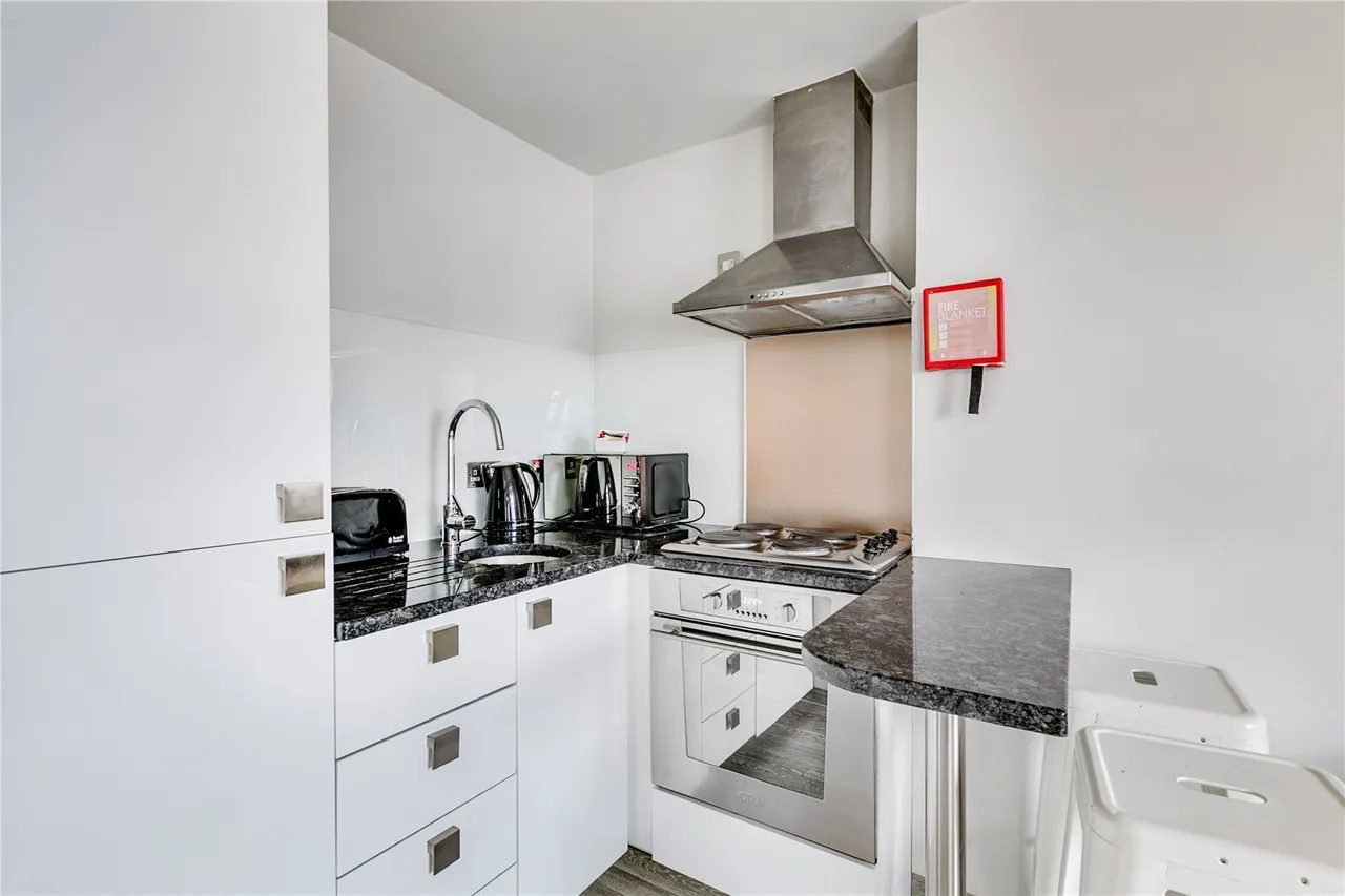 Warwick Road, Earls Court, SW5, photo 2