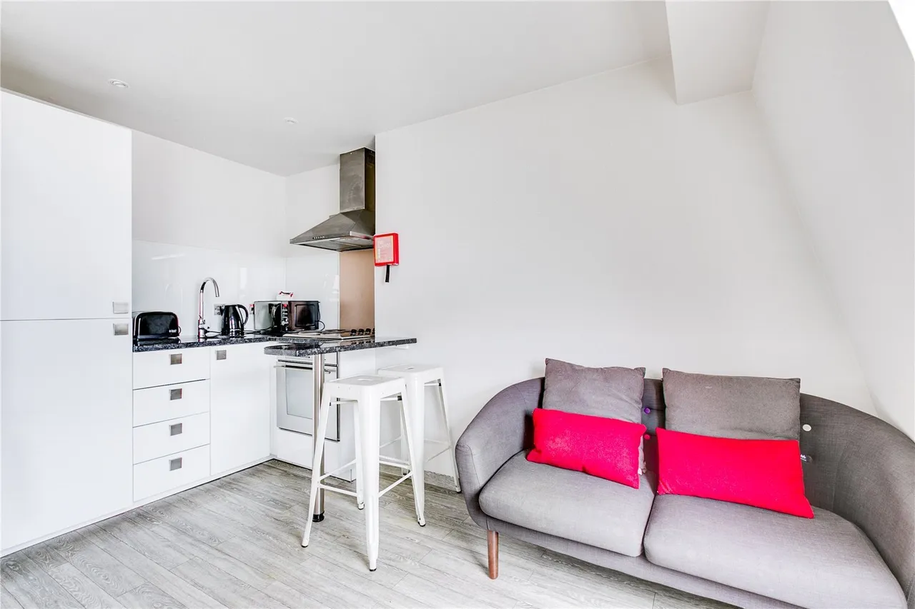 flat to rent, Warwick Road, Earls Court, SW5