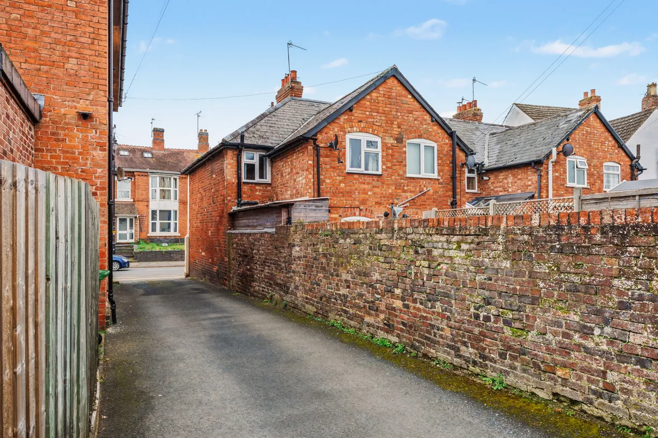 High Street, Pershore, WR10, photo 22