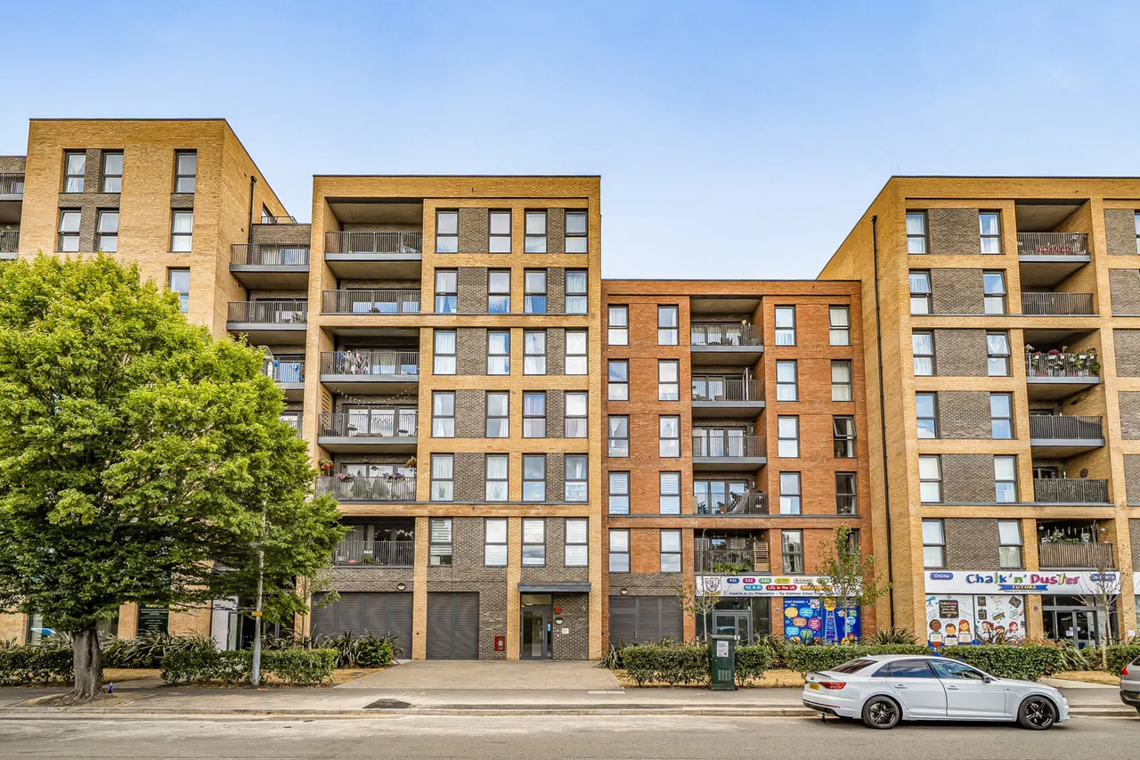 2 bed flat for sale, Pump Lane, Hayes, UB3