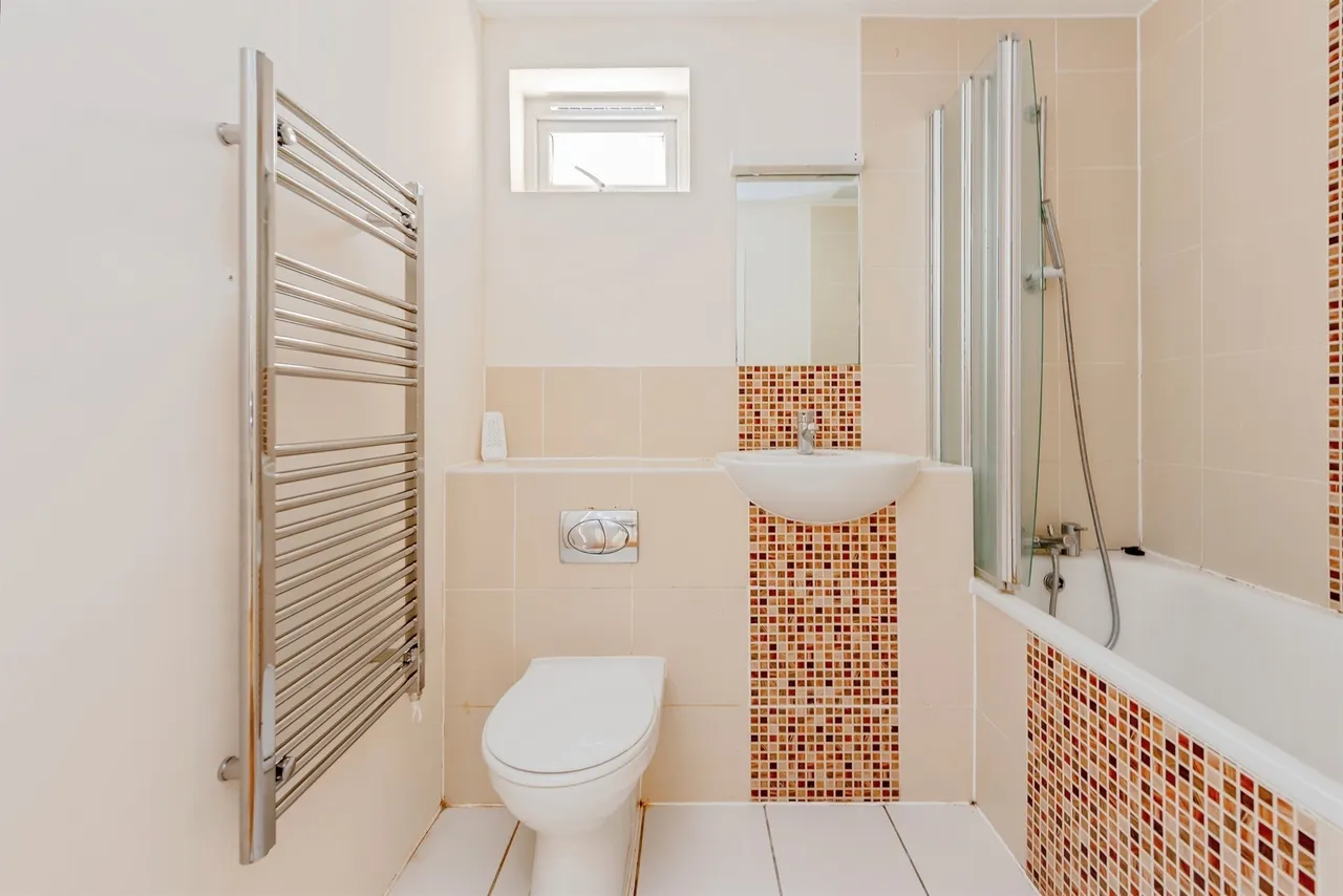 Ladbroke Road, Redhill, RH1, photo 9