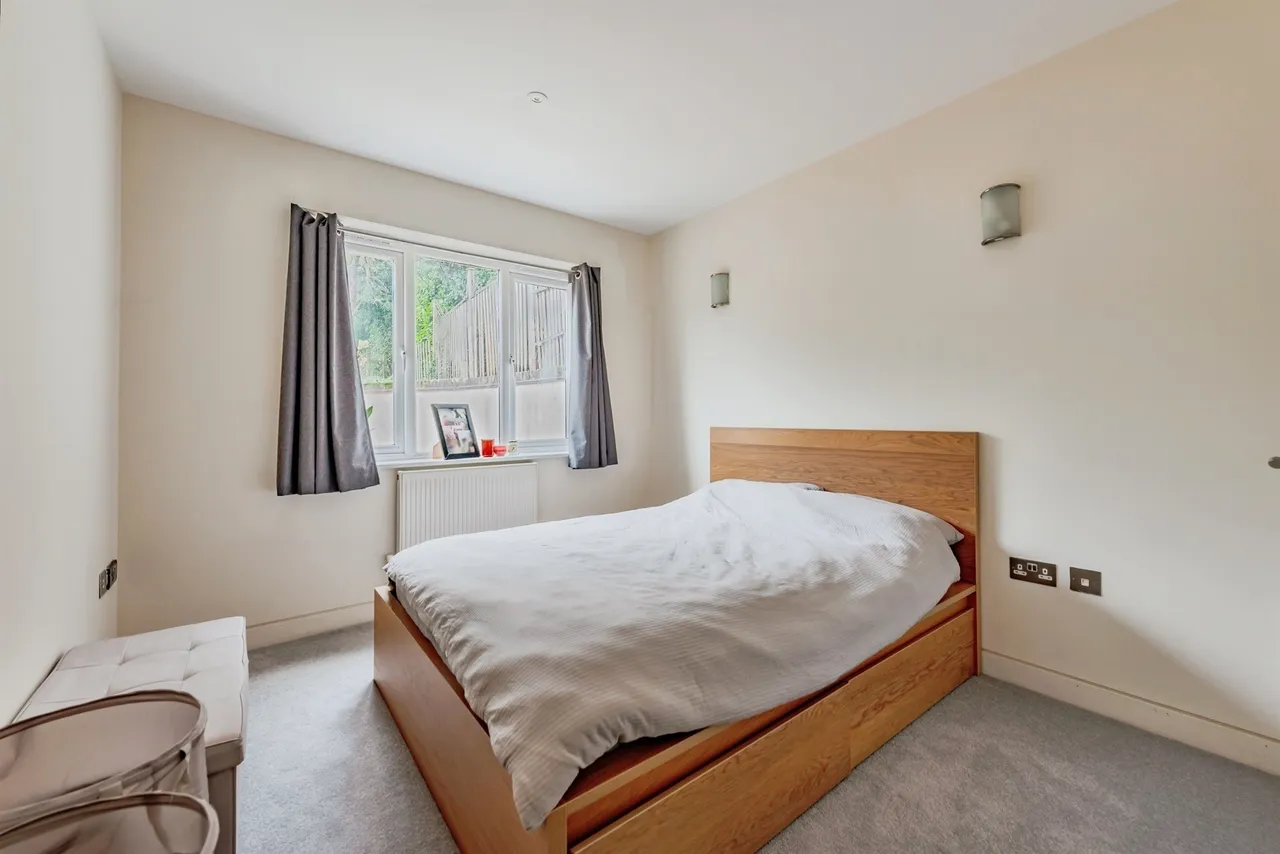 Ladbroke Road, Redhill, RH1, photo 6