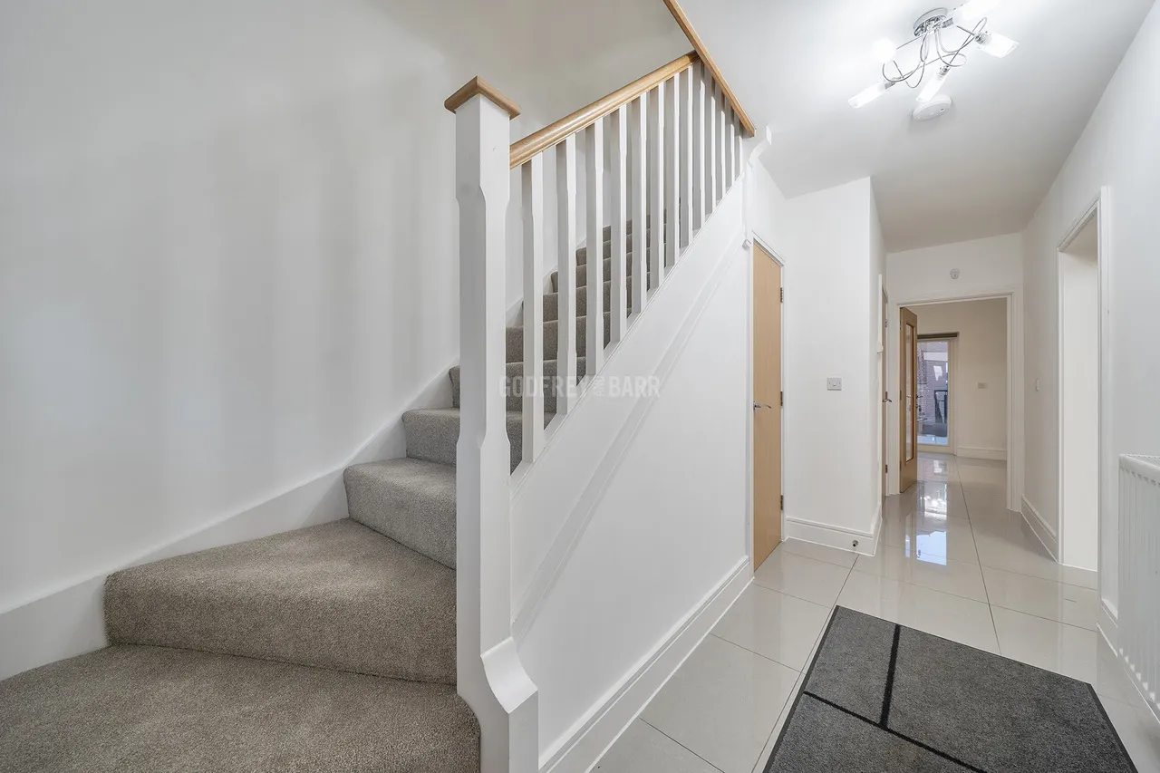 Adam Close, The Ridgeway Mill Hill, NW7, photo 9
