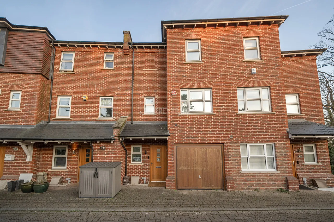 4 bed house for sale, Adam Close, The Ridgeway Mill Hill, NW7
