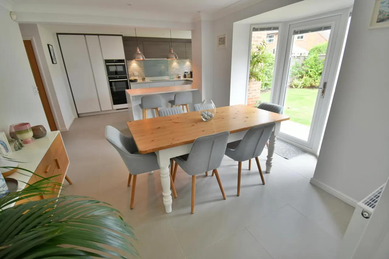 Casterbridge Road, BH22, photo 4