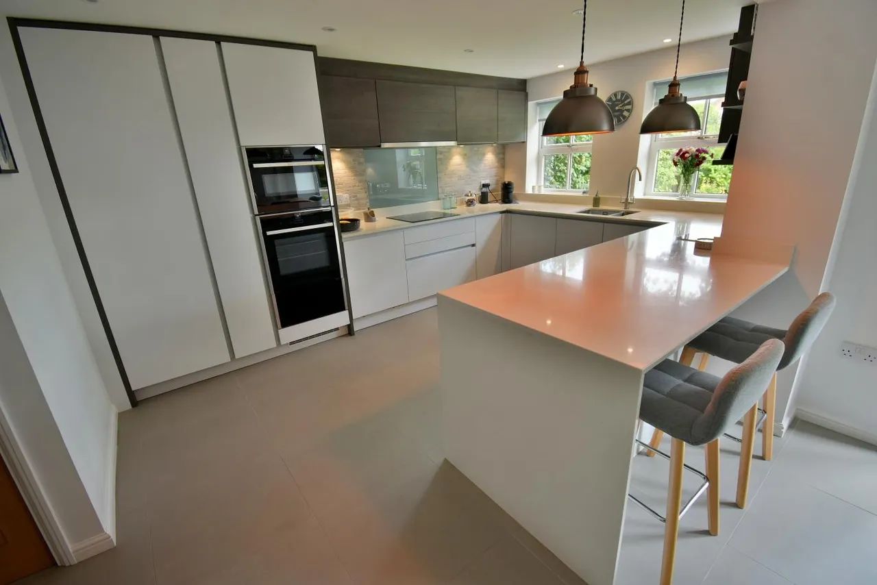 Casterbridge Road, BH22, photo 3