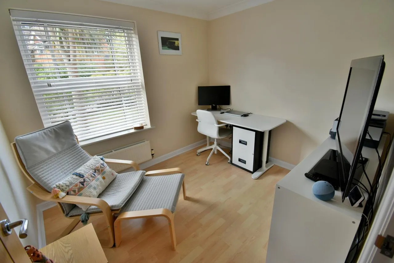 Casterbridge Road, BH22, photo 9