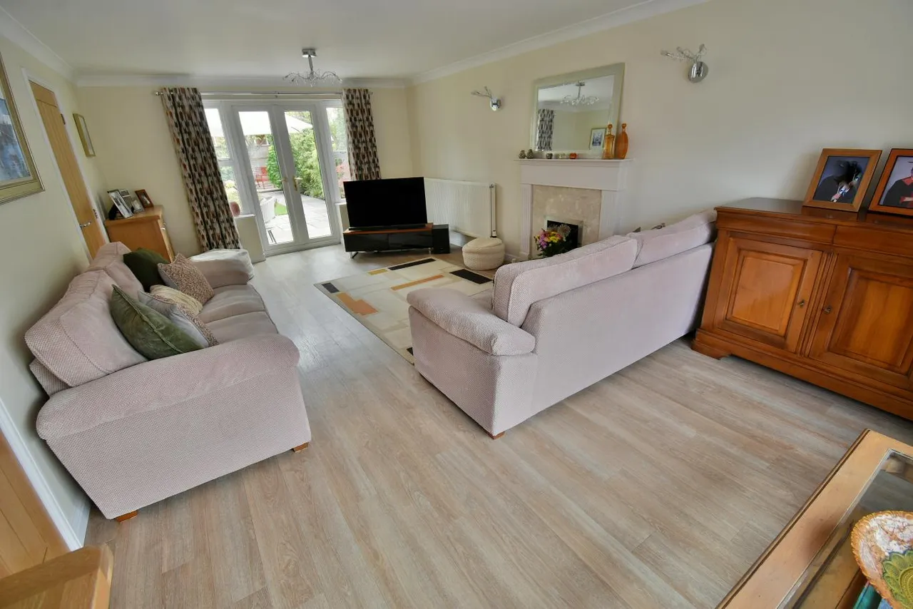 Casterbridge Road, BH22, photo 8