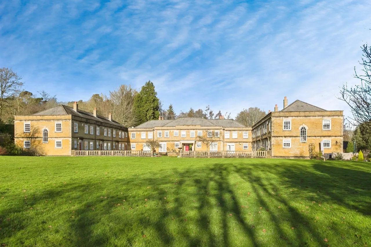 4 bed character property for sale — Turners Hill Road, East Grinstead