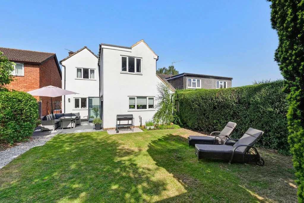 Furze Road, Row Town KT15 1DP, photo 28