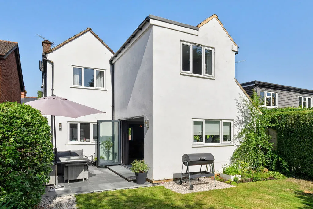 Furze Road, Row Town KT15 1DP, photo 24