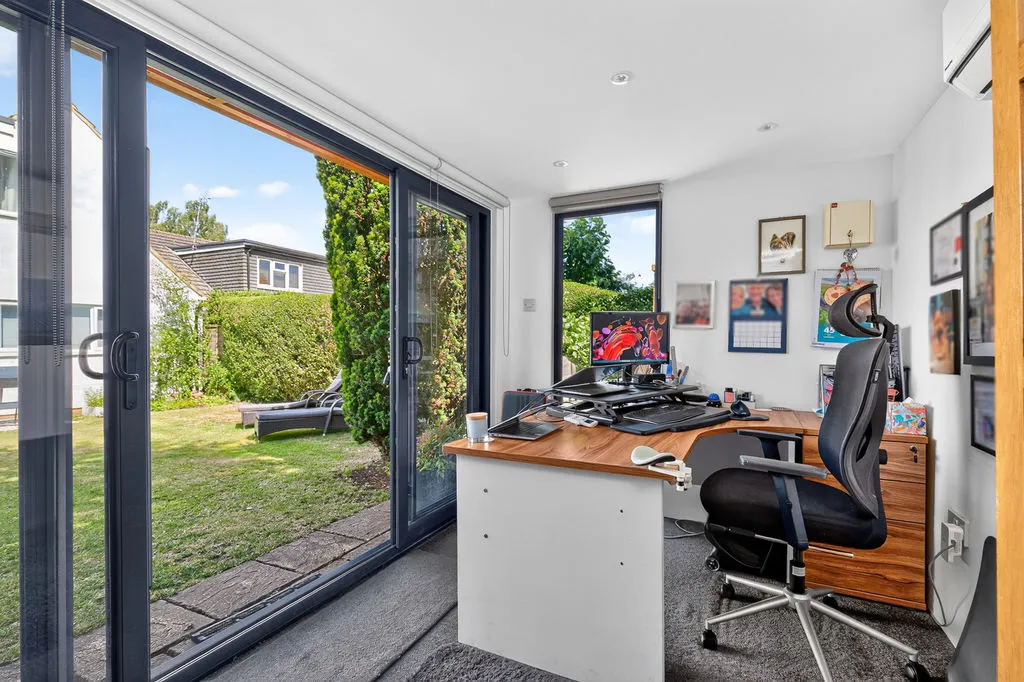 Furze Road, Row Town KT15 1DP, photo 26