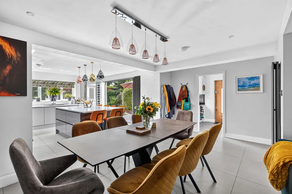Furze Road, Row Town KT15 1DP, photo 11