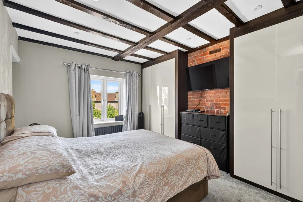 Furze Road, Row Town KT15 1DP, photo 17