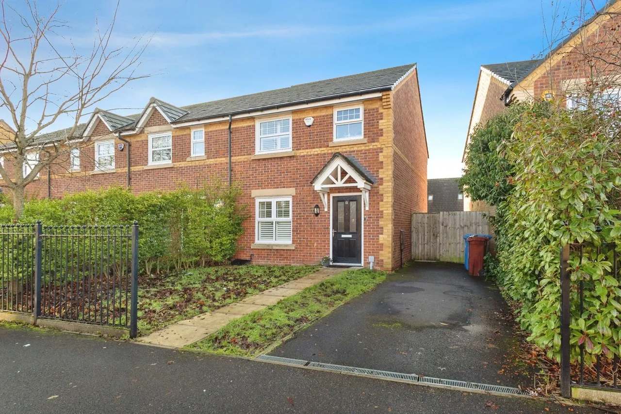 3 bed house for sale — Horse Chestnut Drive, Manchester, Greater Manchester, M9