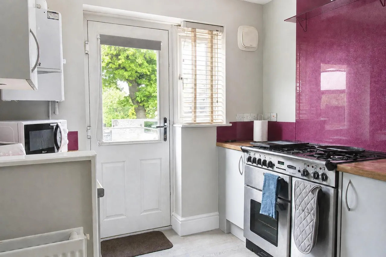 Holman Close, Crawley, RH11, photo 8