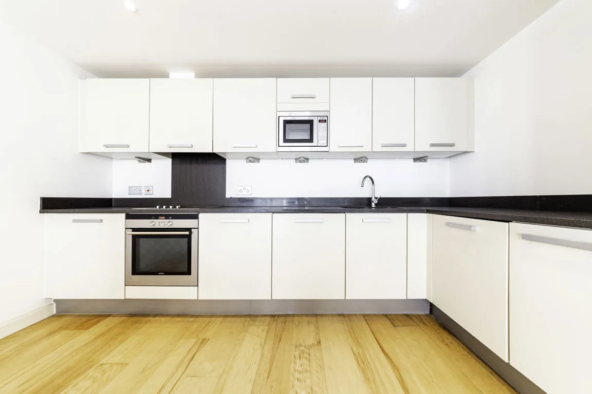 2 bed flat to rent — Water Gardens Square, Canada Water