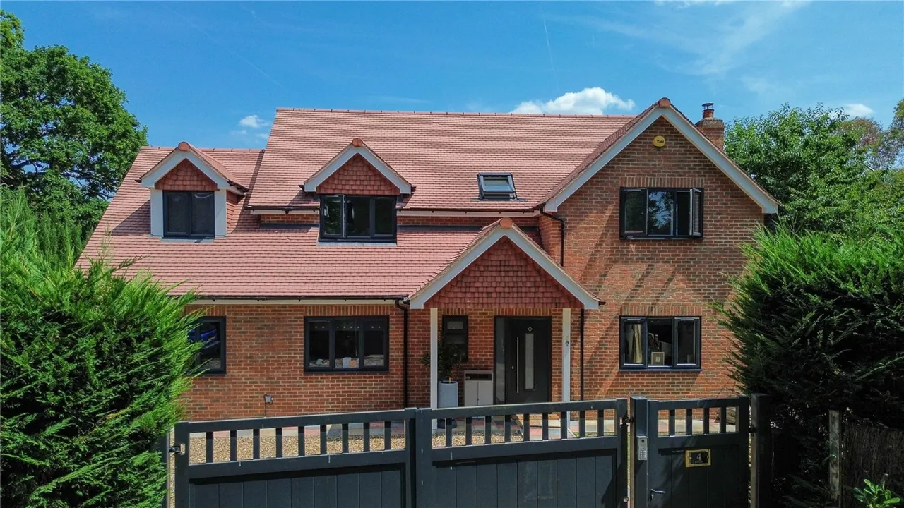 Maiden Erlegh Drive, Earley, RG6, photo 32