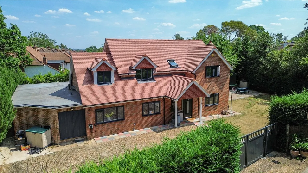Maiden Erlegh Drive, Earley, RG6, photo 17