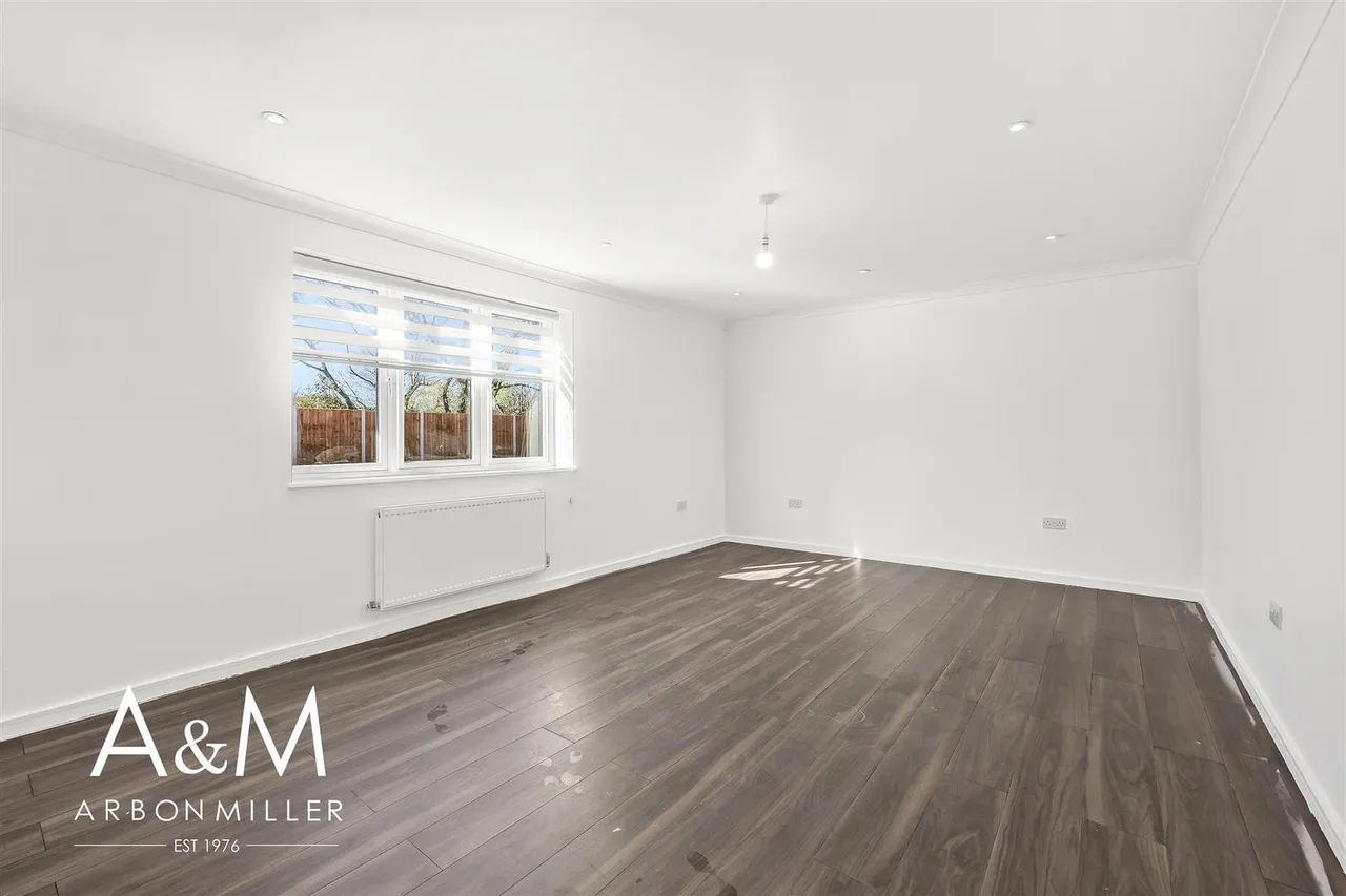Heath Park Road, Romford, Essex, RM25UB, photo 5
