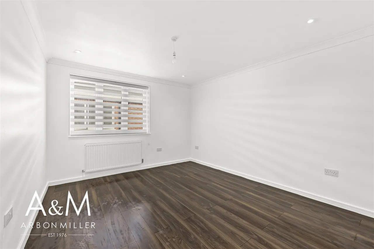 Heath Park Road, Romford, Essex, RM25UB, photo 4
